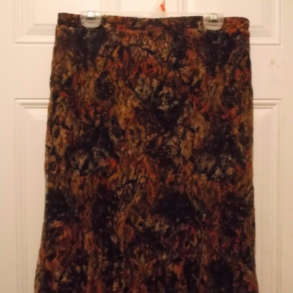 All lace skirt. * Lined .